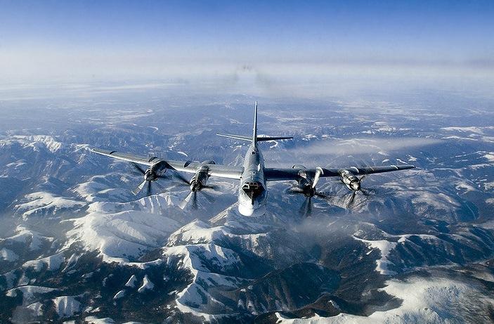 Российские бомбардировщики совершили 19-часовой перелет вдоль границы