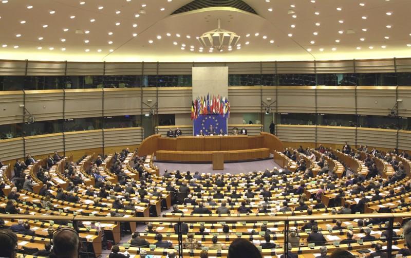 ЕС обещает пересмотреть санкции против РФ 